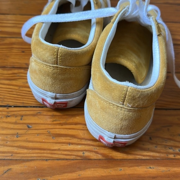 Vans old skool suede shoe low cut lace up in mustard yellow - Picture 2 of 8